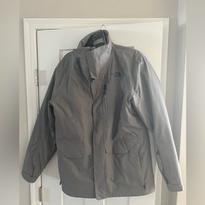 Gray North Face Men’s Lined Jacket!